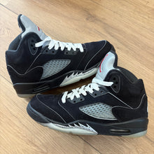 Load image into Gallery viewer, Jordan Reimagined Metallic 5s Size 6Y
