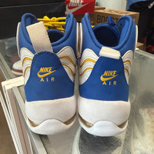 Load image into Gallery viewer, Nike Air Bakins Size 10
