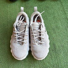 Load image into Gallery viewer, Nike Light Smoke Grey Mind 002 Size 9
