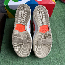 Load image into Gallery viewer, Nike SB Hawaii High Dunks Size 8
