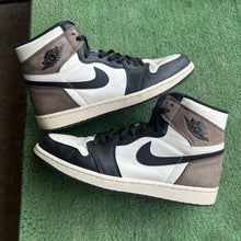 Load image into Gallery viewer, Jordan Mocha 1s Size 12

