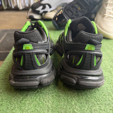 Load image into Gallery viewer, Balenciaga Track 2s Size 40
