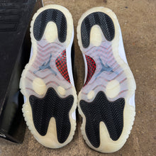 Load image into Gallery viewer, Jordan 72-10 11s Size 9
