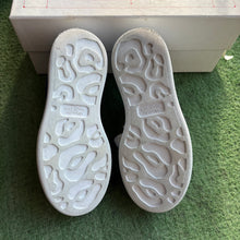 Load image into Gallery viewer, Alexander McQueen Oversized Size 31
