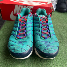 Load image into Gallery viewer, Nike Discover Your Air Air Max Plus Size 9.5
