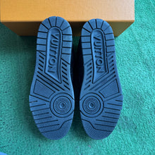 Load image into Gallery viewer, Louis Vuitton Trainers Size 9.5UK
