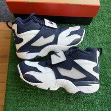 Load image into Gallery viewer, Nike Cowboys Air Diamond Turfs Size 8
