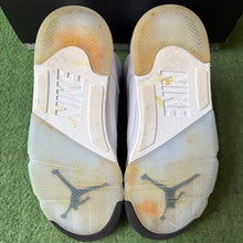 Load image into Gallery viewer, Jordan White Metallic 5s Size 8
