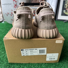 Load image into Gallery viewer, Yeezy Oxford 350s Size 10.5
