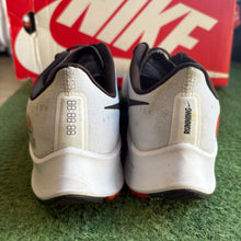 Load image into Gallery viewer, Nike Air Zoom Cleveland Browns Pegasus Size 8
