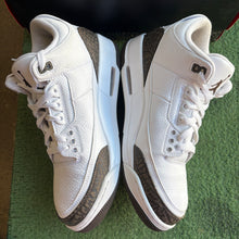 Load image into Gallery viewer, Jordan Mocha 3s Size 10.5

