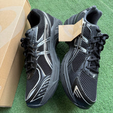 Load image into Gallery viewer, ASICS Gel-1130/GT-2160 Mismatched Pair Size 13
