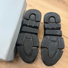 Load image into Gallery viewer, Balenciaga Speed Trainers Size 40
