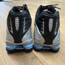 Load image into Gallery viewer, Nike Shox R4s Size 9
