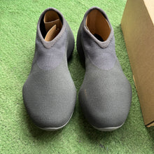Load image into Gallery viewer, Yeezy Fade Onyx Knit Runners Size 9
