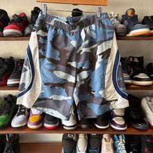 Load image into Gallery viewer, Supreme Shorts Size S
