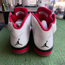 Load image into Gallery viewer, Jordan Fire Red 5s Size 11
