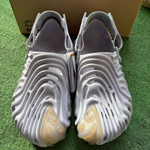 Load image into Gallery viewer, Salehe Bembury Mauve Crocs Size 11
