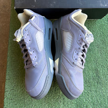 Load image into Gallery viewer, Jordan Indigo Haze Low 5s Size 12W/10.5M
