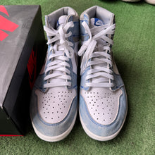 Load image into Gallery viewer, Jordan Hyper Royal 1 Size 10.5

