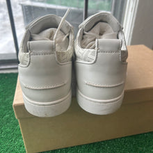 Load image into Gallery viewer, Christian Louboutin Lows Size 42
