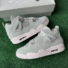 Load image into Gallery viewer, Jordan Seafoam Sail 4s Size 8.5W/7M
