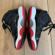 Load image into Gallery viewer, Jordan Bred 11s Size 6Y
