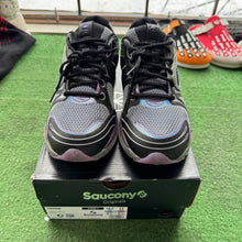 Load image into Gallery viewer, Saucony Winter Solstice ProGrid Triumph 4s Size 10.5
