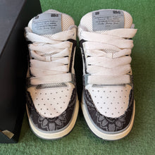 Load image into Gallery viewer, Amiri MA-1s Size 42
