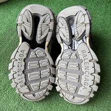 Load image into Gallery viewer, Balenciaga Tracks Size 44
