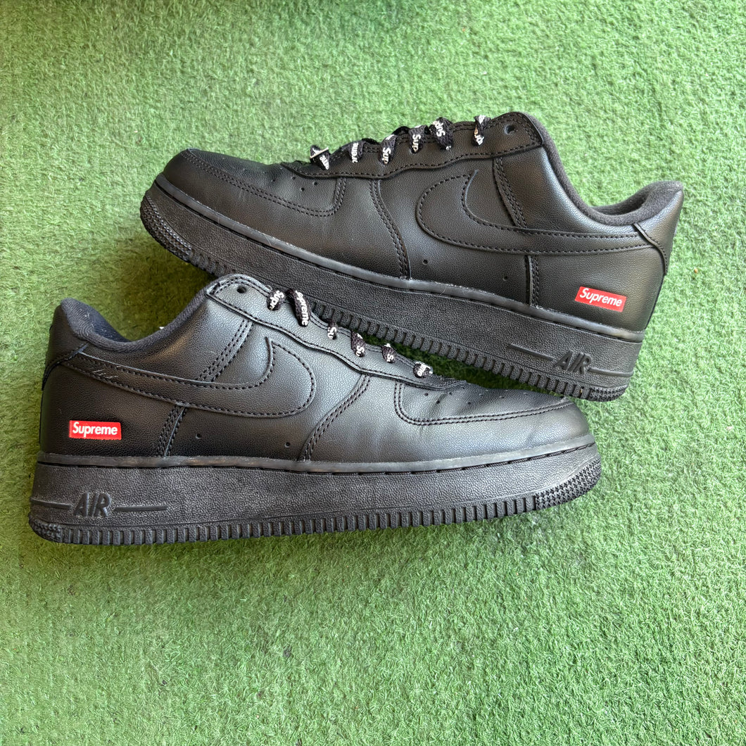Nike Supreme Air Force 1s Size 7