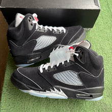 Load image into Gallery viewer, Jordan Reimagined Metallic 5s Size 10.5
