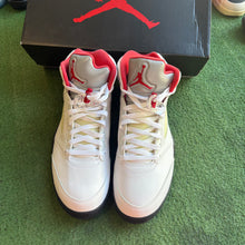 Load image into Gallery viewer, Jordan Fire Red 5s Size 11
