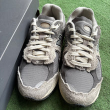 Load image into Gallery viewer, New Balance Protection Pack 2002Rs Size 6.5
