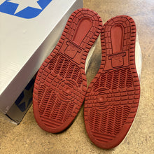 Load image into Gallery viewer, Converse Weapons Size 9
