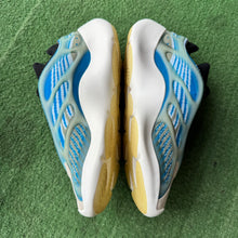 Load image into Gallery viewer, Yeezy Arzareth 700 V3s Size 10
