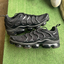 Load image into Gallery viewer, Nike Triple Black Vapormax Plus Size 12
