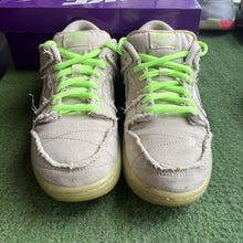Load image into Gallery viewer, Nike SB Mummy Low Dunks Size 11
