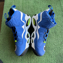 Load image into Gallery viewer, Nike Air Max Royal Griffey 1s Size 7Y

