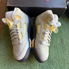 Load image into Gallery viewer, Jordan Jade Horizon 5s Size 4.5Y
