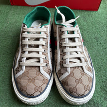 Load image into Gallery viewer, Gucci Tennis Low Tops Size 40
