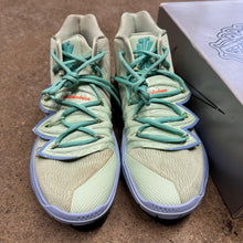 Load image into Gallery viewer, Nike Kyrie Squidward 5s Size 9
