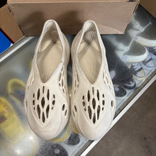 Load image into Gallery viewer, Yeezy Sail Foam Runners Size 14

