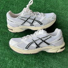 Load image into Gallery viewer, ASICS White Midnight Navy Gel-1130s Size 12
