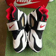 Load image into Gallery viewer, Nike 49ers Air Diamond Turfs Size 13
