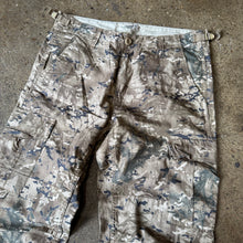 Load image into Gallery viewer, Carhartt WIP Camo Pants Size 30 x 32
