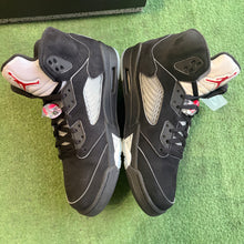 Load image into Gallery viewer, Jordan Reimagined Metallic 5s Size 13
