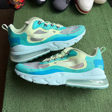 Load image into Gallery viewer, Nike React Air Max 270s Size 14
