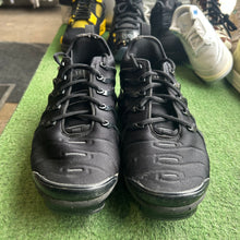 Load image into Gallery viewer, Nike Triple Black Vapormax Plus Size 12
