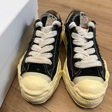 Load image into Gallery viewer, Maison Mihara OG Sole Hank Canvas Lows Size 42
